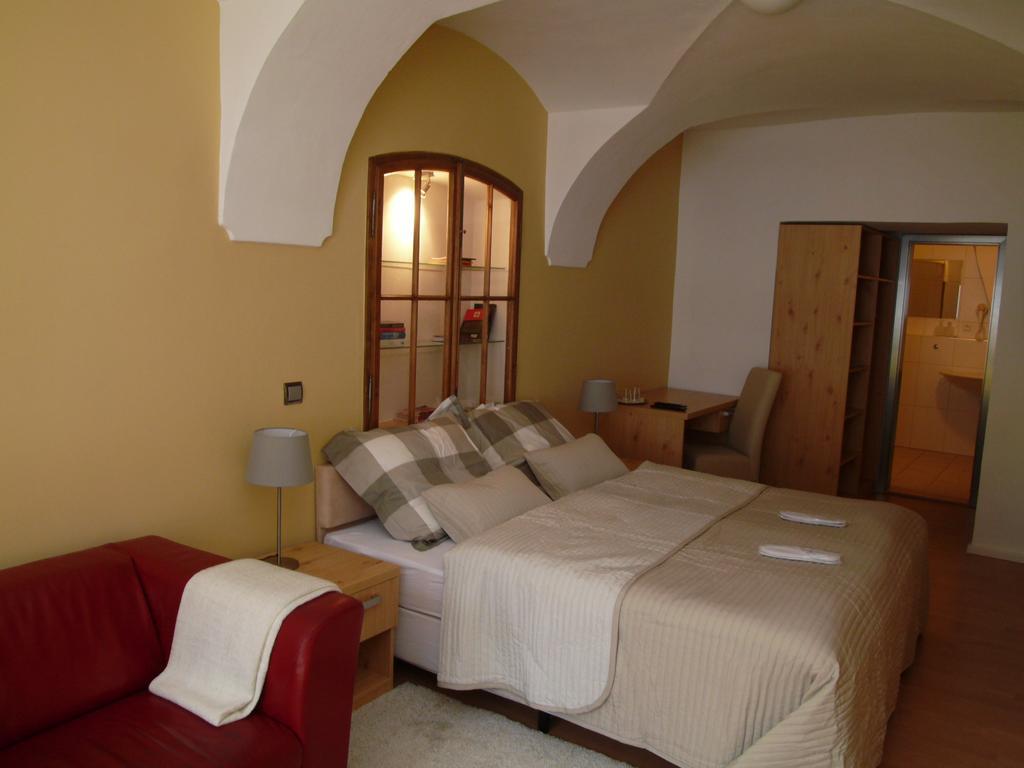 Apartments And Suites Kremnica Rum bild