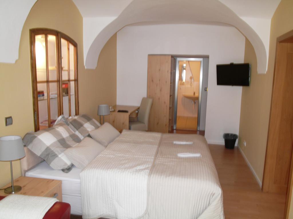 Apartments And Suites Kremnica Rum bild