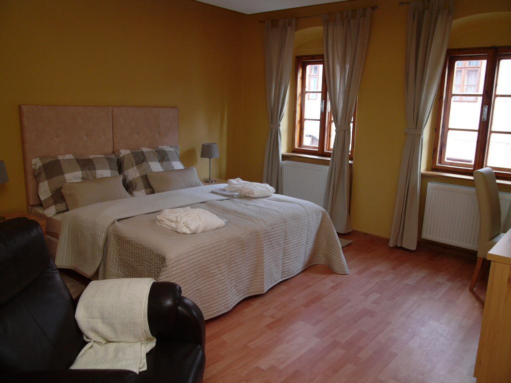 Apartments And Suites Kremnica Rum bild