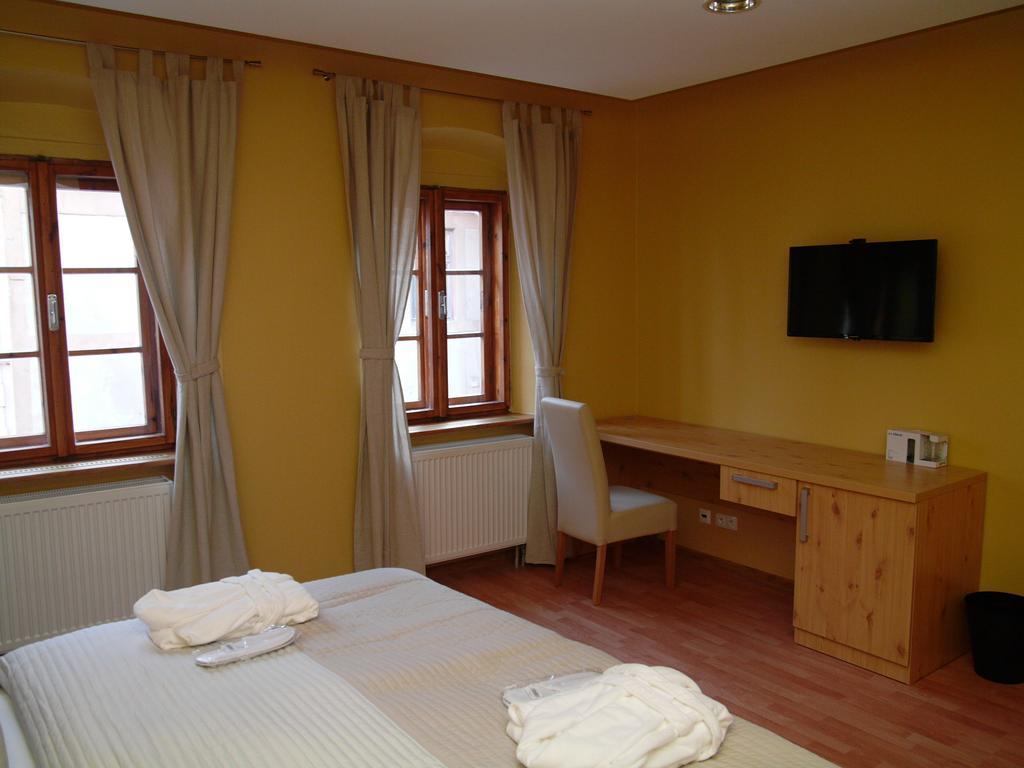 Apartments And Suites Kremnica Rum bild