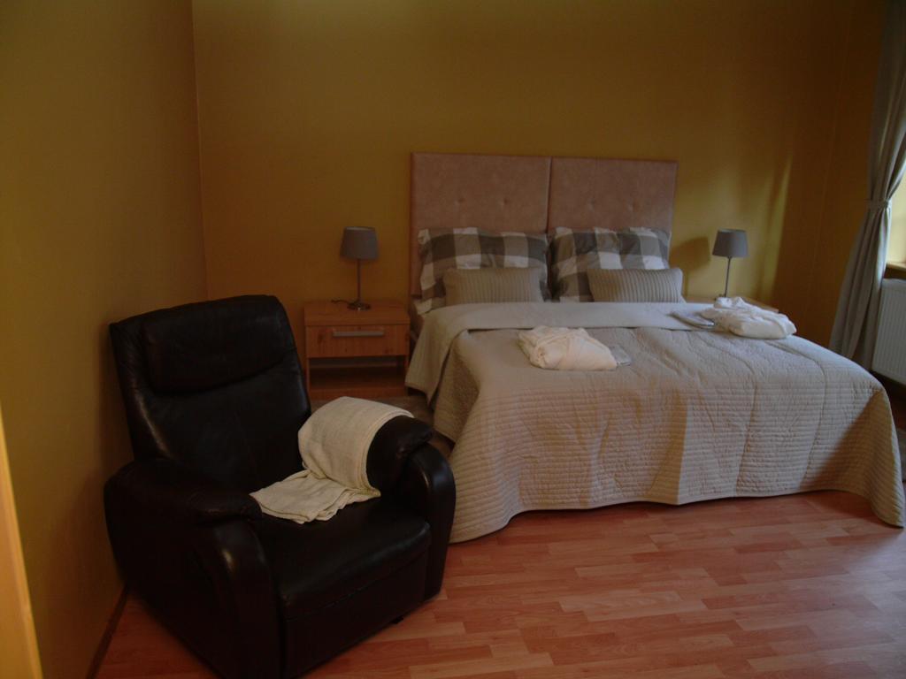 Apartments And Suites Kremnica Rum bild