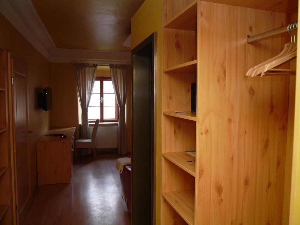 Apartments And Suites Kremnica Rum bild